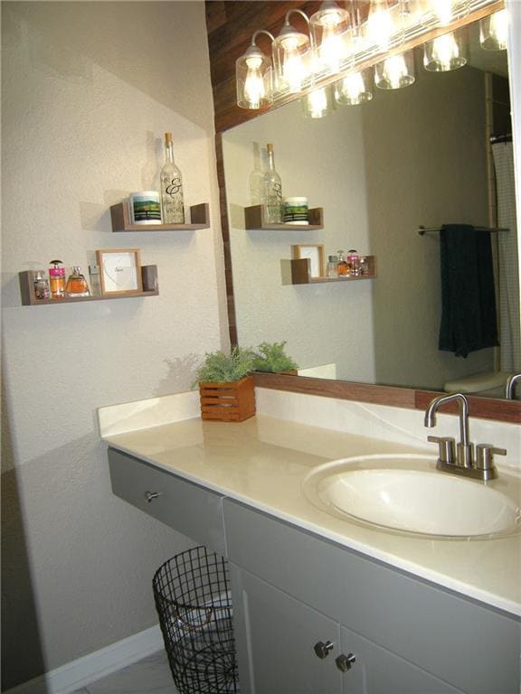 Building Photo - 125 N River Dr