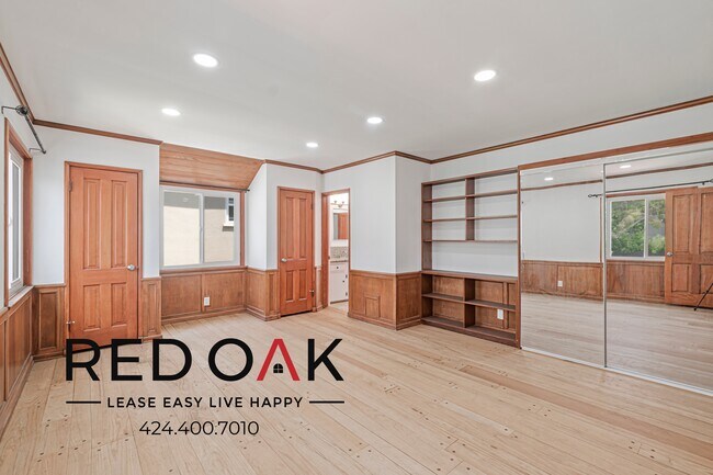 Building Photo - 360 S Linden Dr