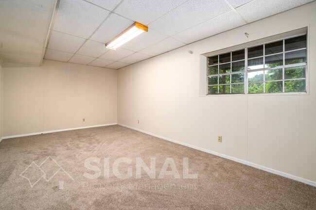 Building Photo - 2245 Tal Heim Dr