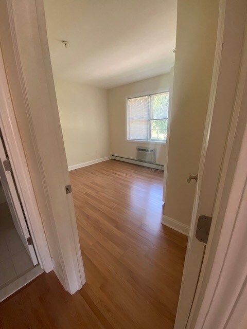 Building Photo - 419 Great Rd