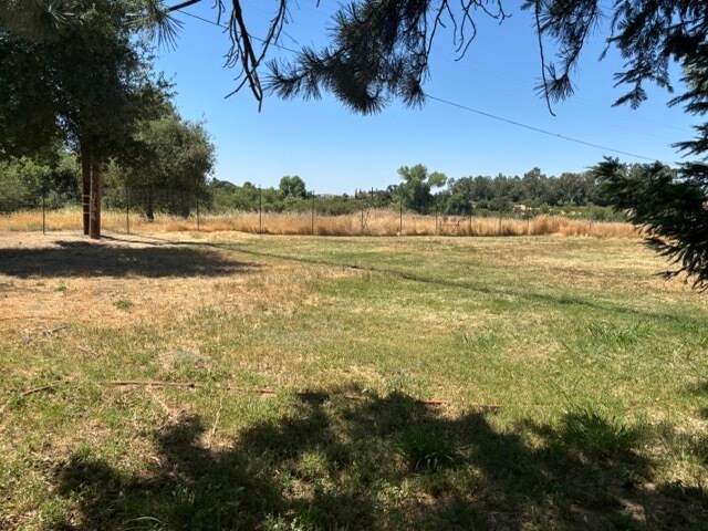 Building Photo - 1100 Pear Ridge Rd