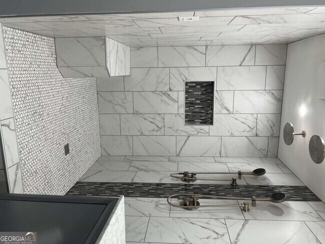 Building Photo - 37 Willow Glen NE