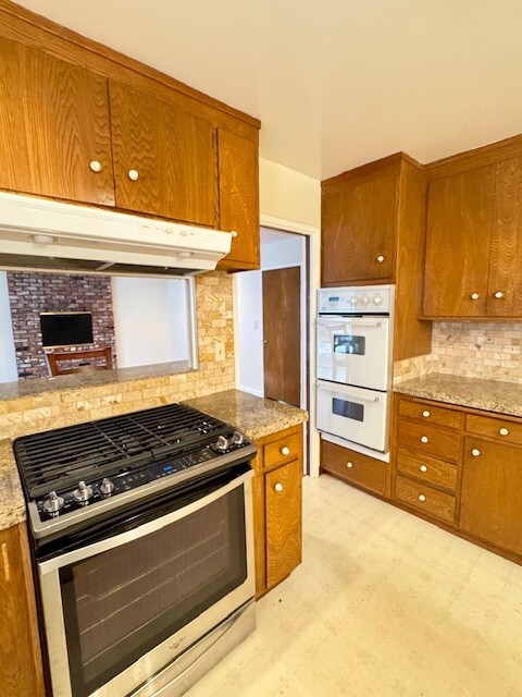 Building Photo - 310 Deerfield Dr