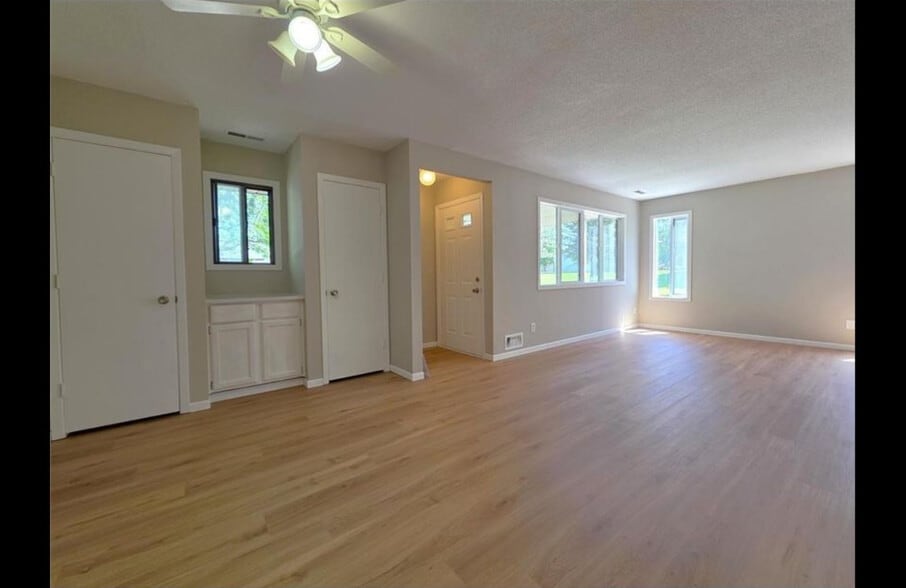 Building Photo - 4710 Lenore Ln