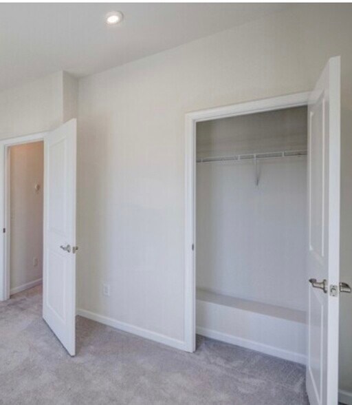 Building Photo - 4316 Summercrest Blvd
