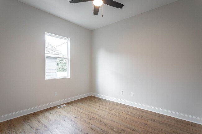 Building Photo - 2017 S Lyerly St