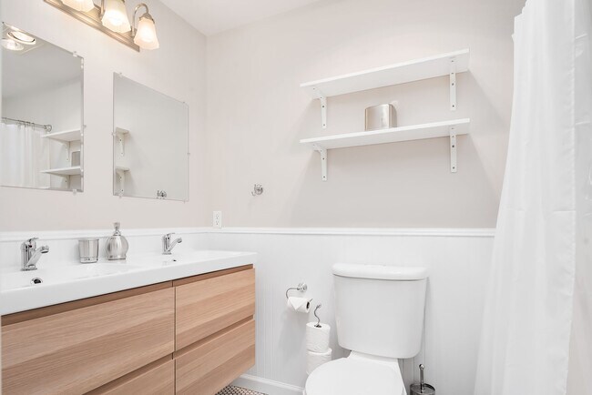 Building Photo - 1612 26th Ave