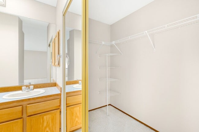 Building Photo - Beautiful and Bright 3 Bedroom Home in Klahanie