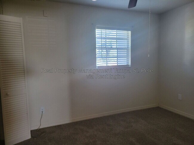 Building Photo - 711 Russell Ln