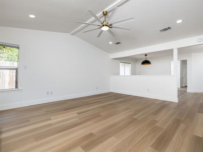 Building Photo - 13000 Meadowheath Cove