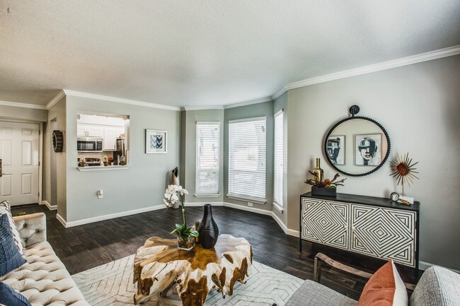 Building Photo - Medical Center Apartments - Super Deal!
