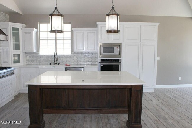 Building Photo - 12225 Rathmore Dr