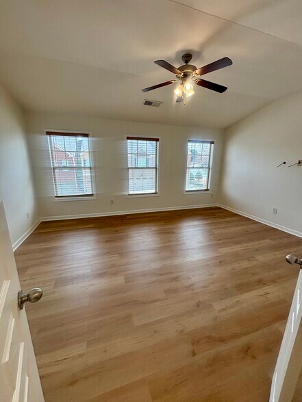 Building Photo - 119 Townview Dr