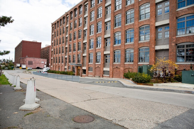 Building Photo - 275 Medford St