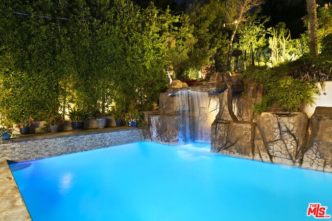 Building Photo - 5176 Don Pio Dr