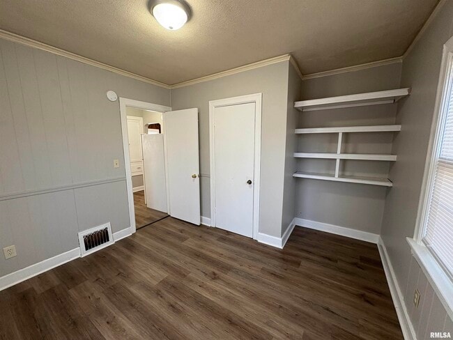 Building Photo - 2214 W Tripp Ave