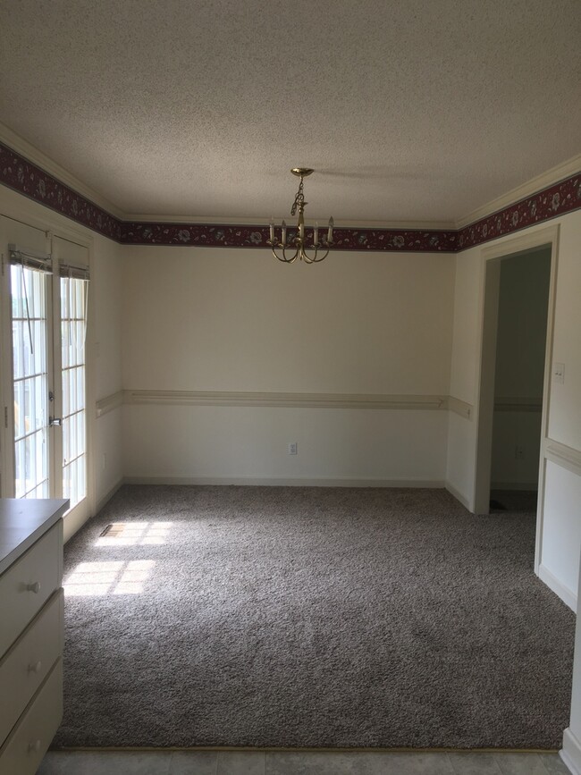 Building Photo - 3 Bedroom 2.5 Bath House with Large Yard a...