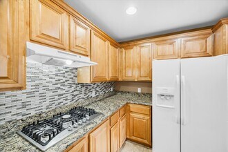 Building Photo - Sought after Park Avenue Condominiums/Top Floor Three Bedroom