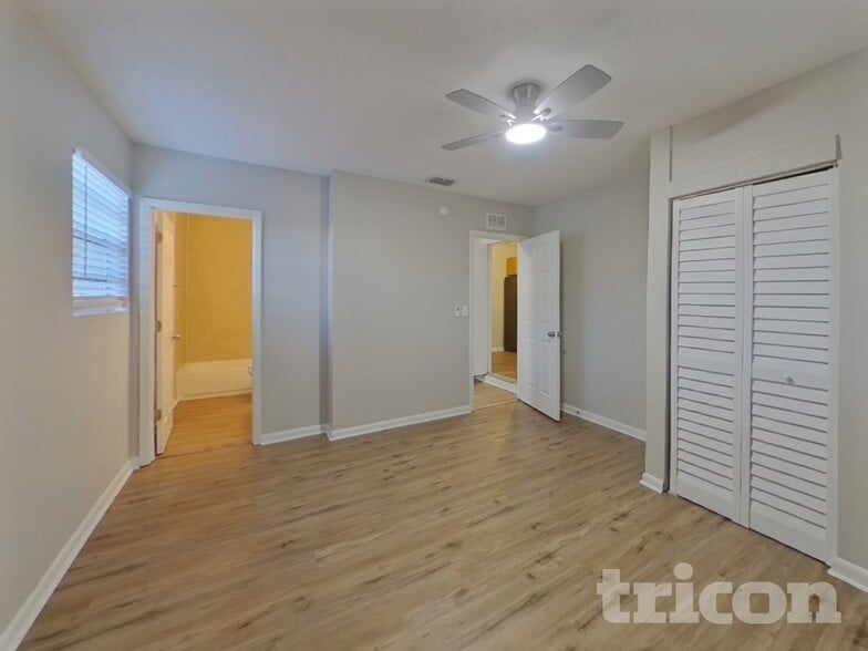 Building Photo - 2147 66th Ave S