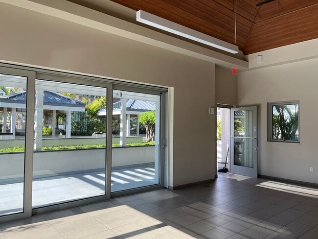 Building Photo - Kapiolani Residence Condo - 2 bedrooms, 2 ...