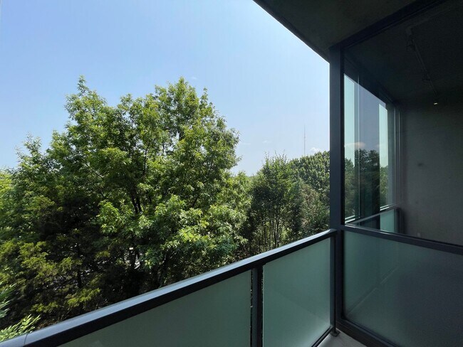 Building Photo - Awesome 1BR Loft Style Condo Overlooking M...