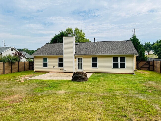 Building Photo - Wow! Renovated 3 bedroom 2 bath home in Ca...