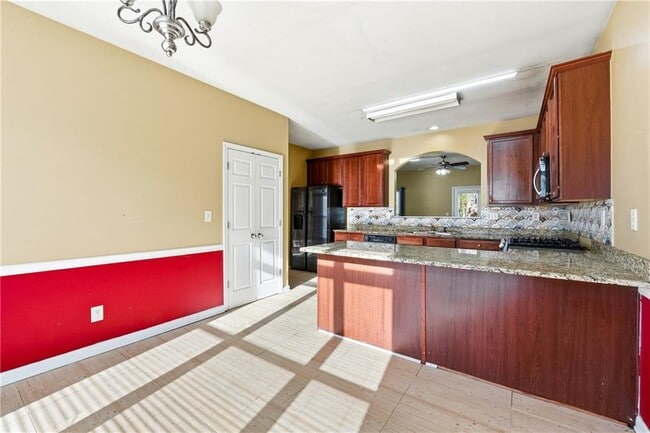 Building Photo - 6199 Thorncrest Dr