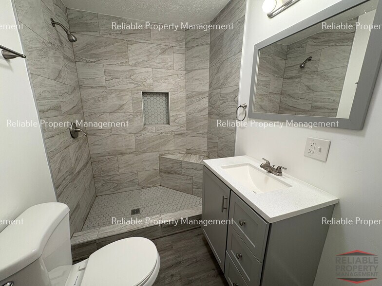 Building Photo - 215 N 6th Ave