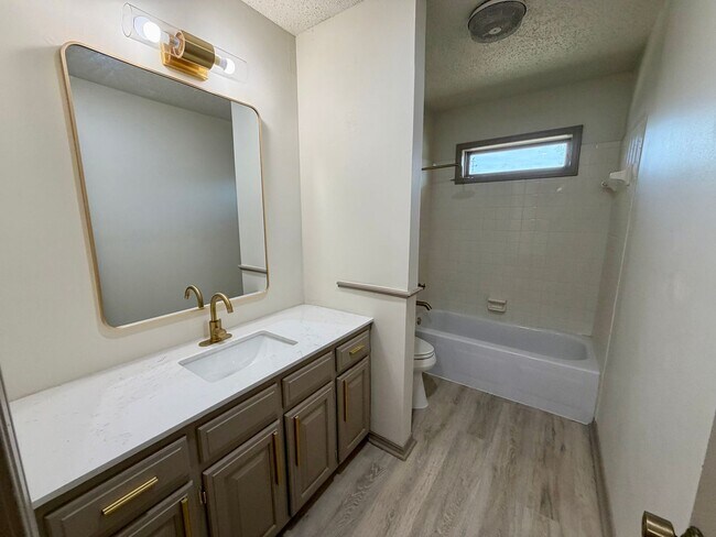 Building Photo - Beautifully Remodeled 3 Bedroom 2 Bathroom Home Available for Rent