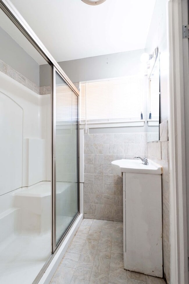 Building Photo - Newly updated!