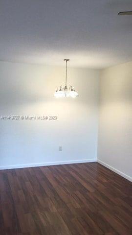 Building Photo - 1103 Golden Lakes Blvd