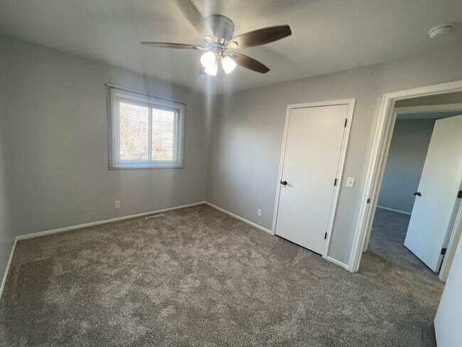 Building Photo - Home For Rent Bellevue.