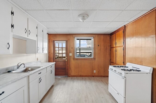 Building Photo - 4 Sutherland St