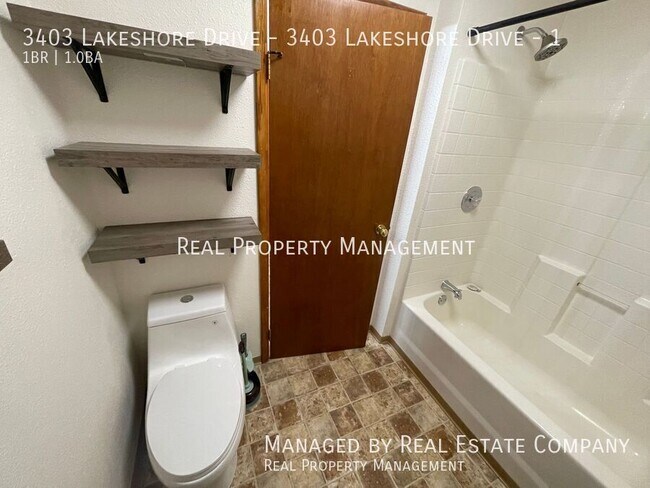 Building Photo - 3403 Lakeshore Dr