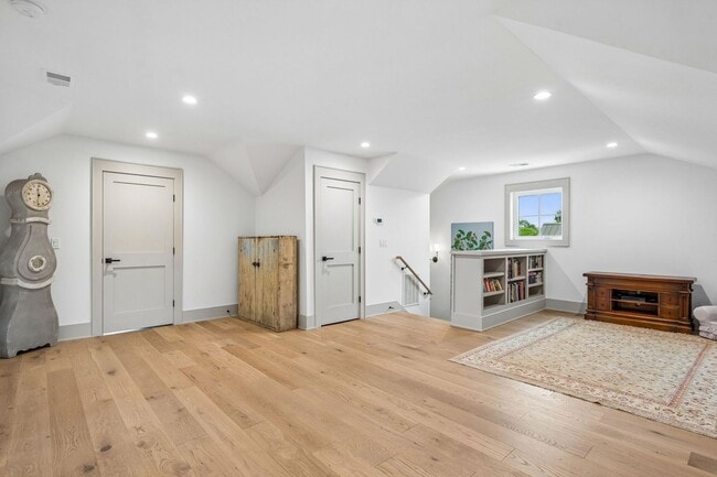 Building Photo - Beautiful 5 Bedroom Marshside Home
