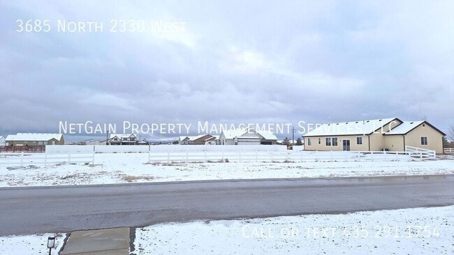 Building Photo - 3685 2330