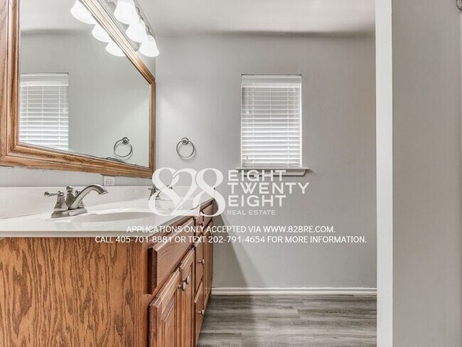 Building Photo - Lovely 3 Bed/2 Bath/2 Car Garage Single Fa...