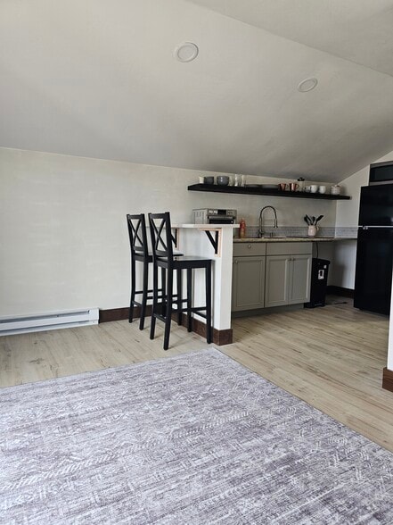 Building Photo - 720 Farmall Ln