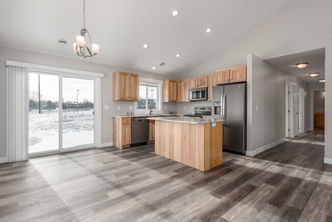 Building Photo - 102 7th Ave NW