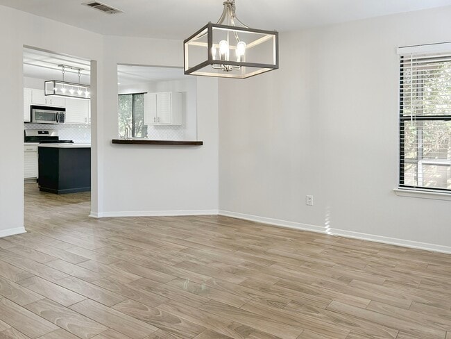 Building Photo - 3 N Mossrock Rd