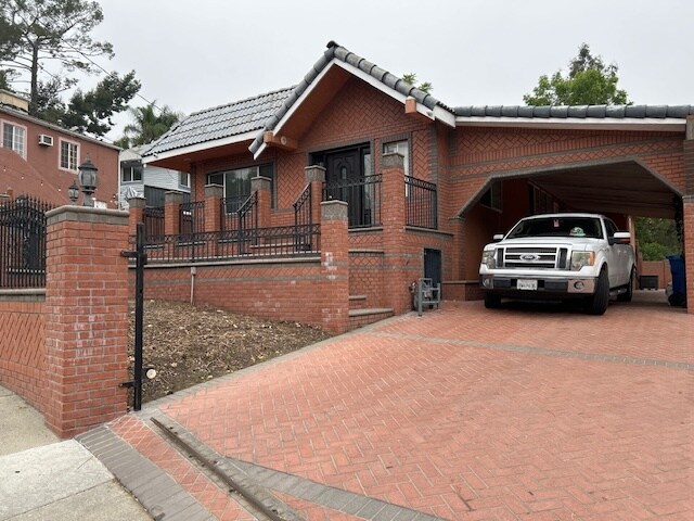 Primary Photo - 4911 San Rafael Ave