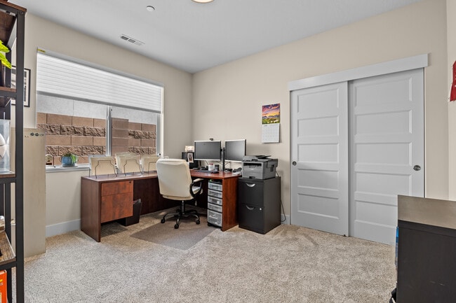 Building Photo - 4165 Corvina St