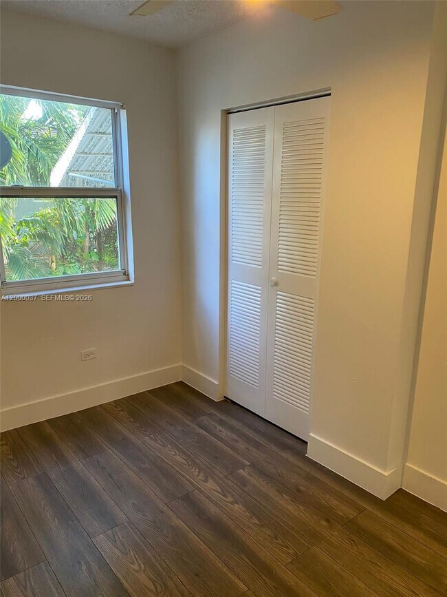 Building Photo - 824 84th St