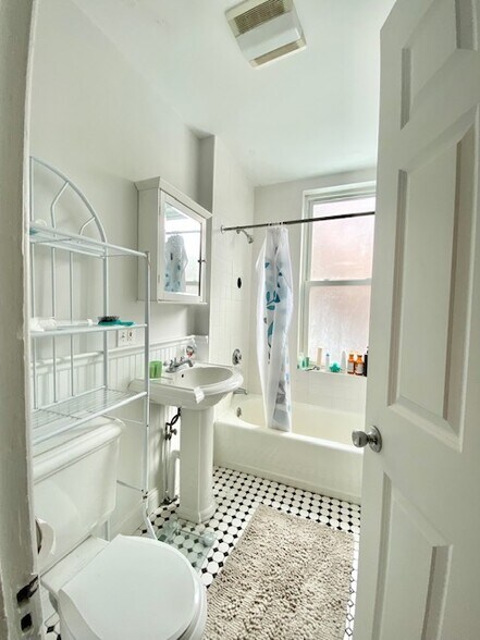 Building Photo - 31 Worthington St