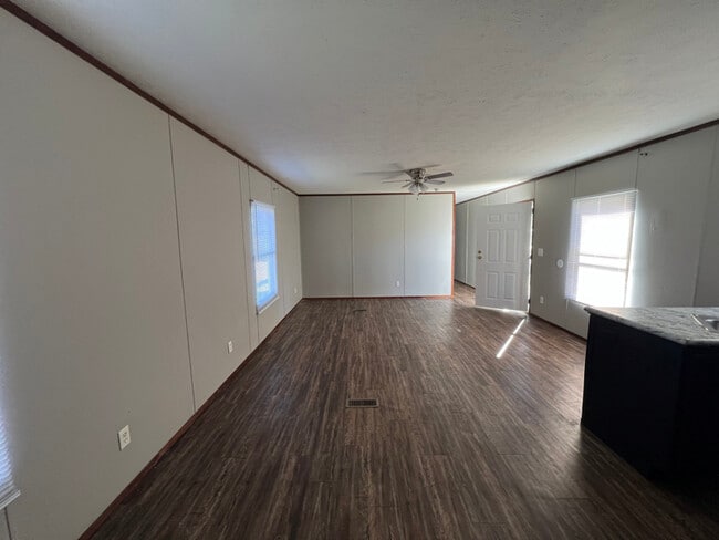 Building Photo - 137 Burch St