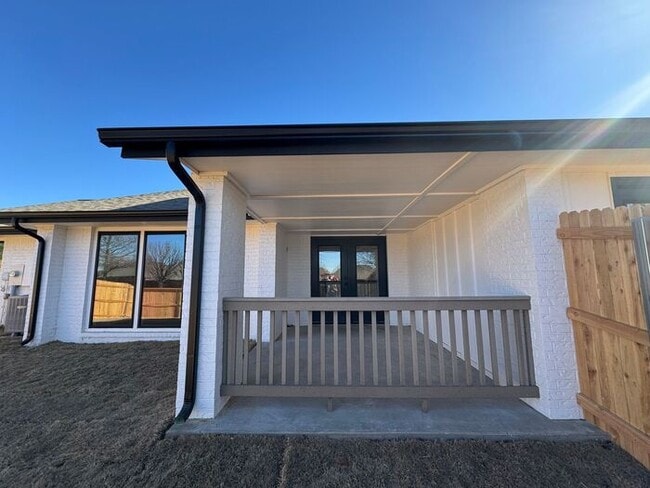 Building Photo - Fully Updated 2 Bedroom Duplex in Convenient Broken Arrow Location