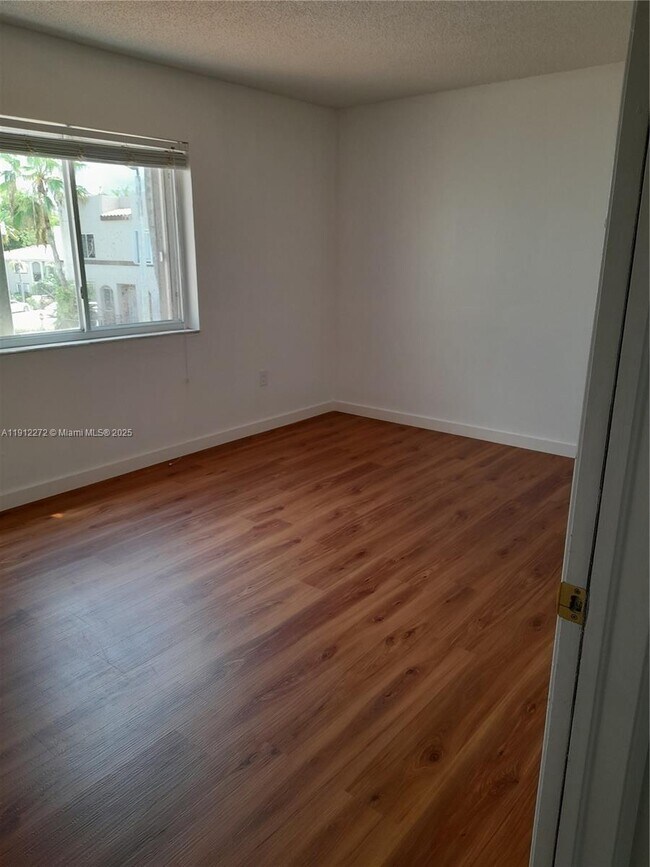 Building Photo - 551 NW 82nd Ave