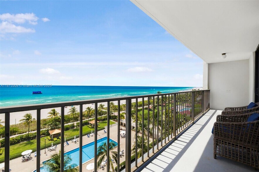 Building Photo - 2625 Collins Ave