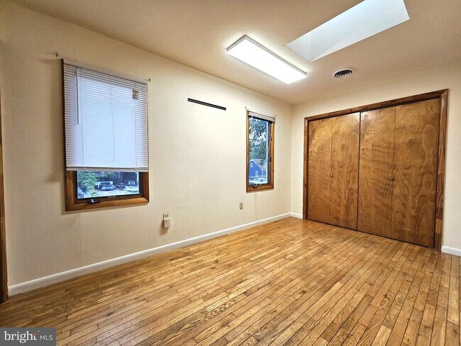 Building Photo - 809 Hanson St