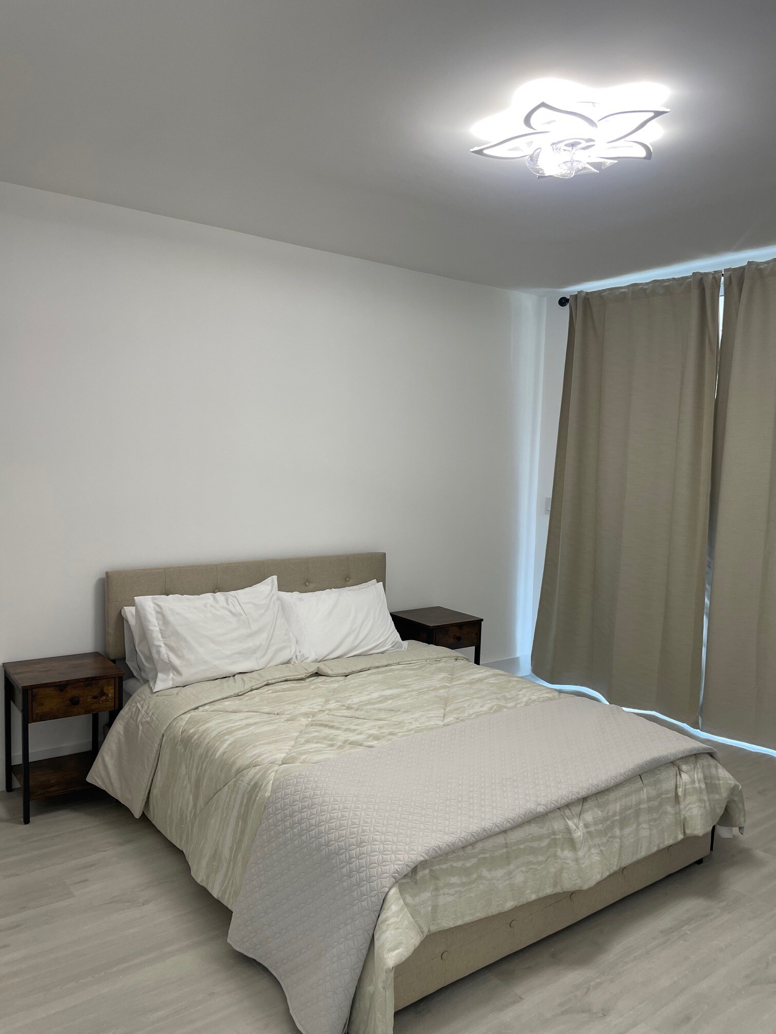 Master bedroom - 13800 Highland Dr